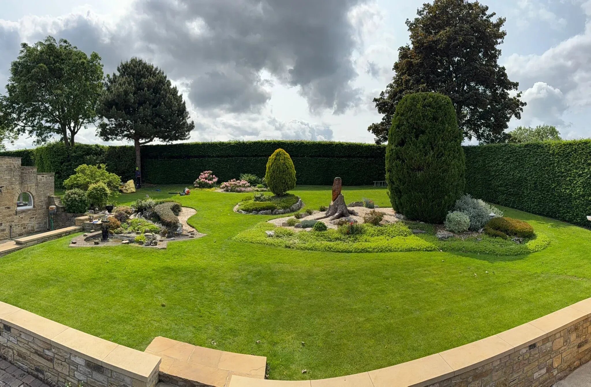 Hedge cutting done in Pudsey, Leeds